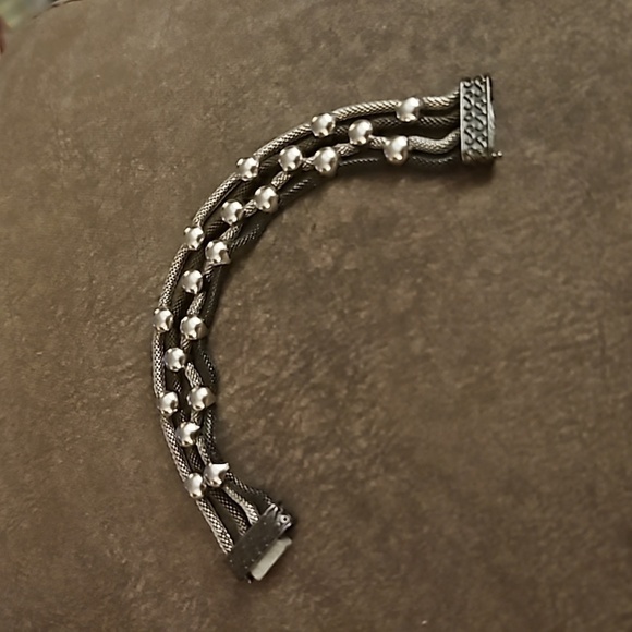 VTG Two-tone Mesh Beaded Magnetic Clasp Bracelet - Picture 2 of 7